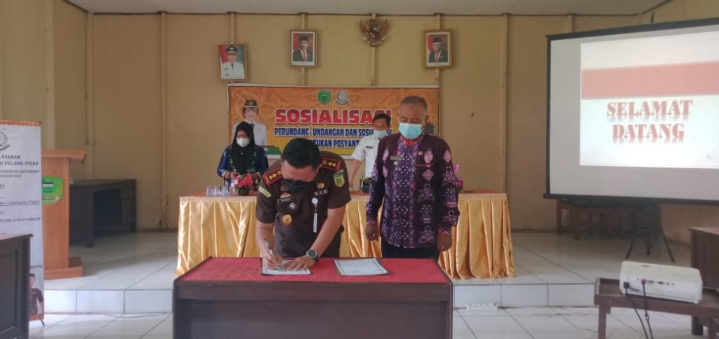 Kajari Pulpis Bersama Camat Sebangau Kuala Teken MoU Pemdampingan Desa