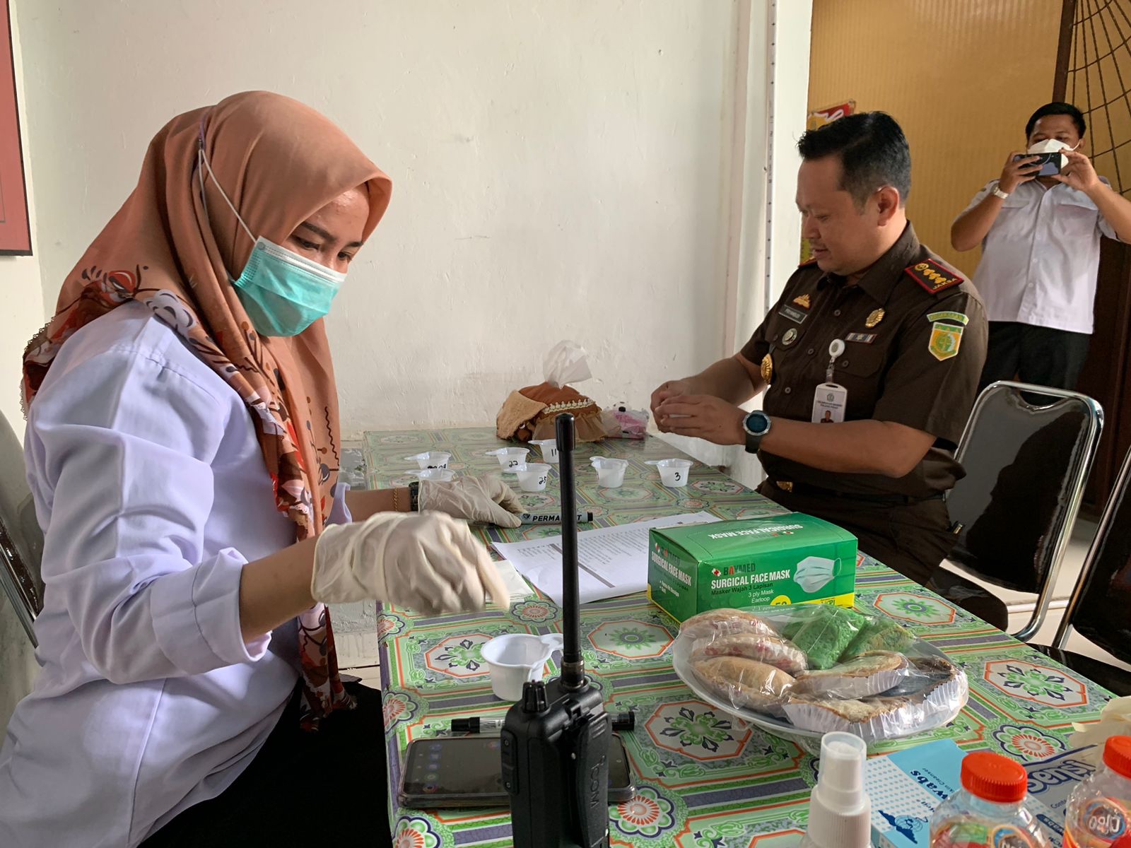 KEJARI PULPIS LAKSANAKAN TES URINE KEPADA SELURUH JAJARAN
