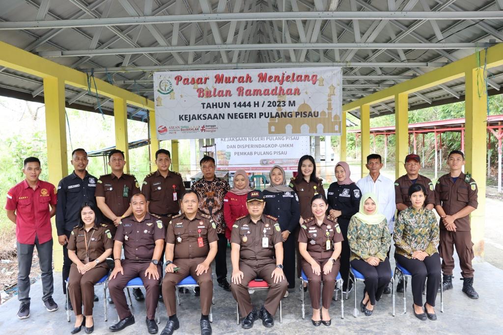 Kejari Pulpis Gandeng Disperindagkop Gelar Pasar Murah